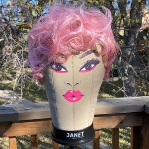 Pink pixie cut wig!! Never worn💕💕